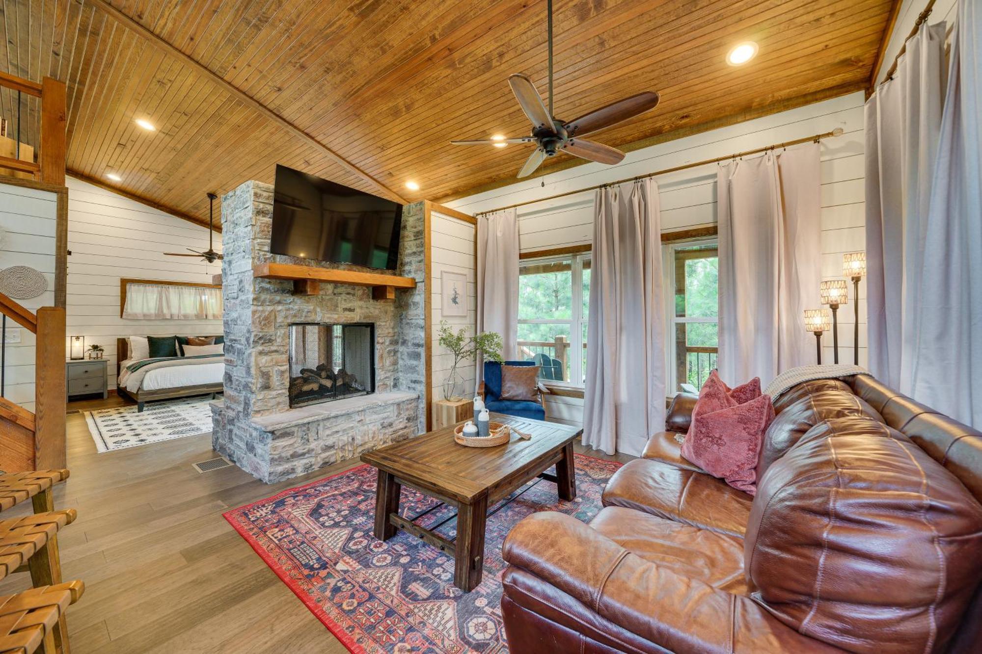 Tree-Lined Broken Bow Studio With Private Hot Tub! Exteriér fotografie