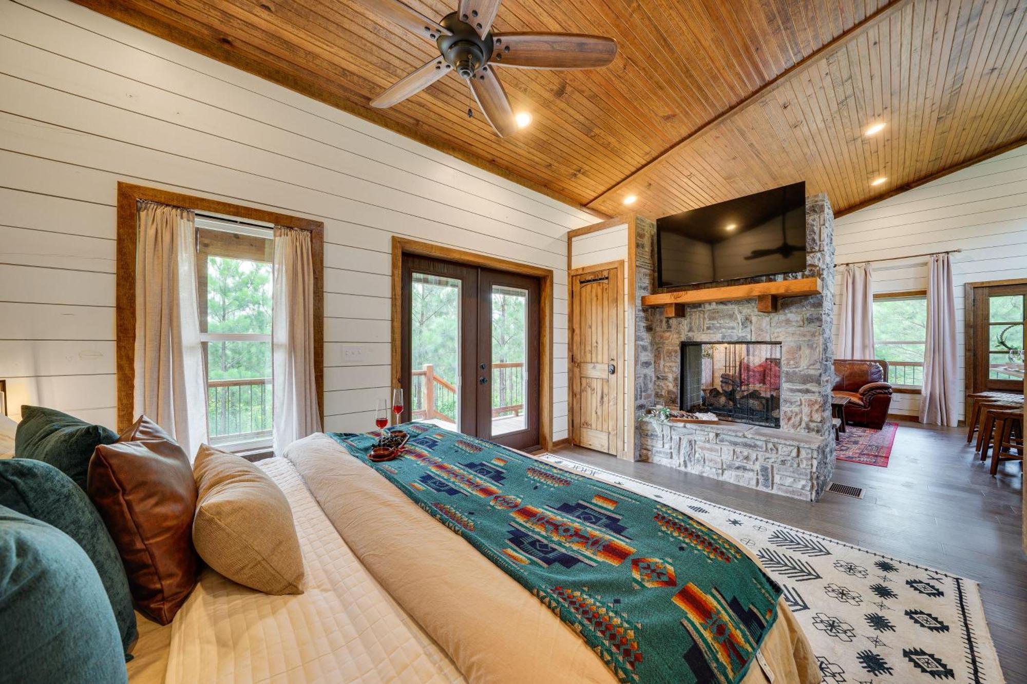 Tree-Lined Broken Bow Studio With Private Hot Tub! Exteriér fotografie